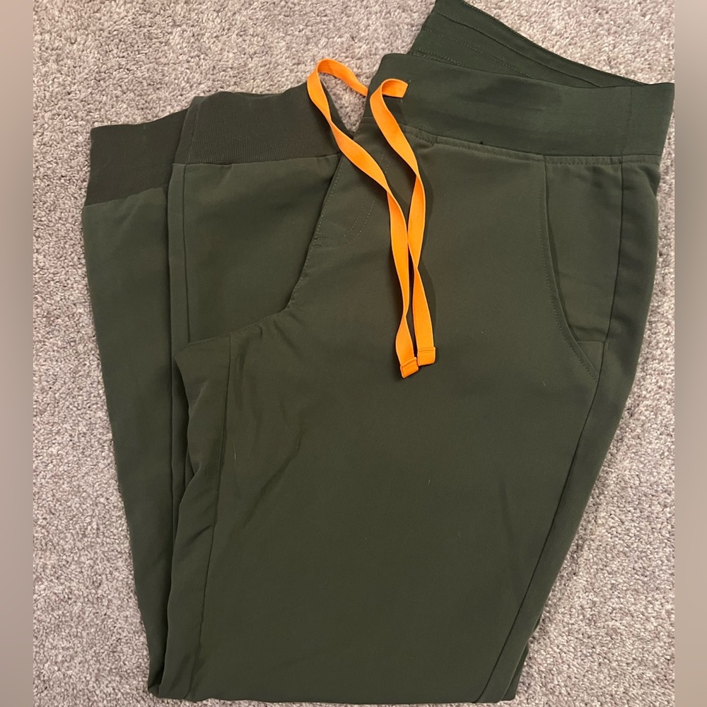 Figs moss joggers